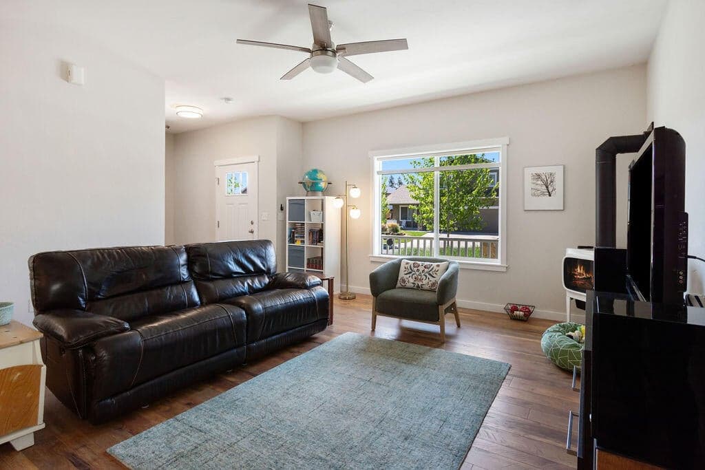 Photo of 516 SE Gleneden Place 10 of 54