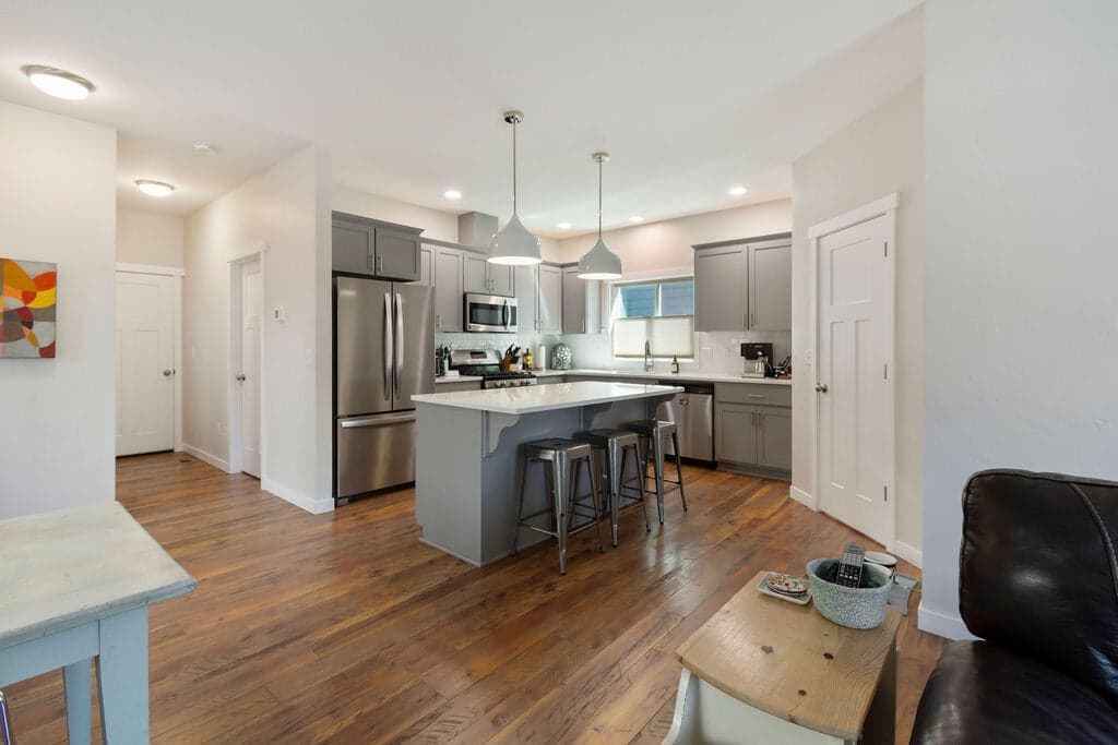 Photo of 516 SE Gleneden Place 9 of 54