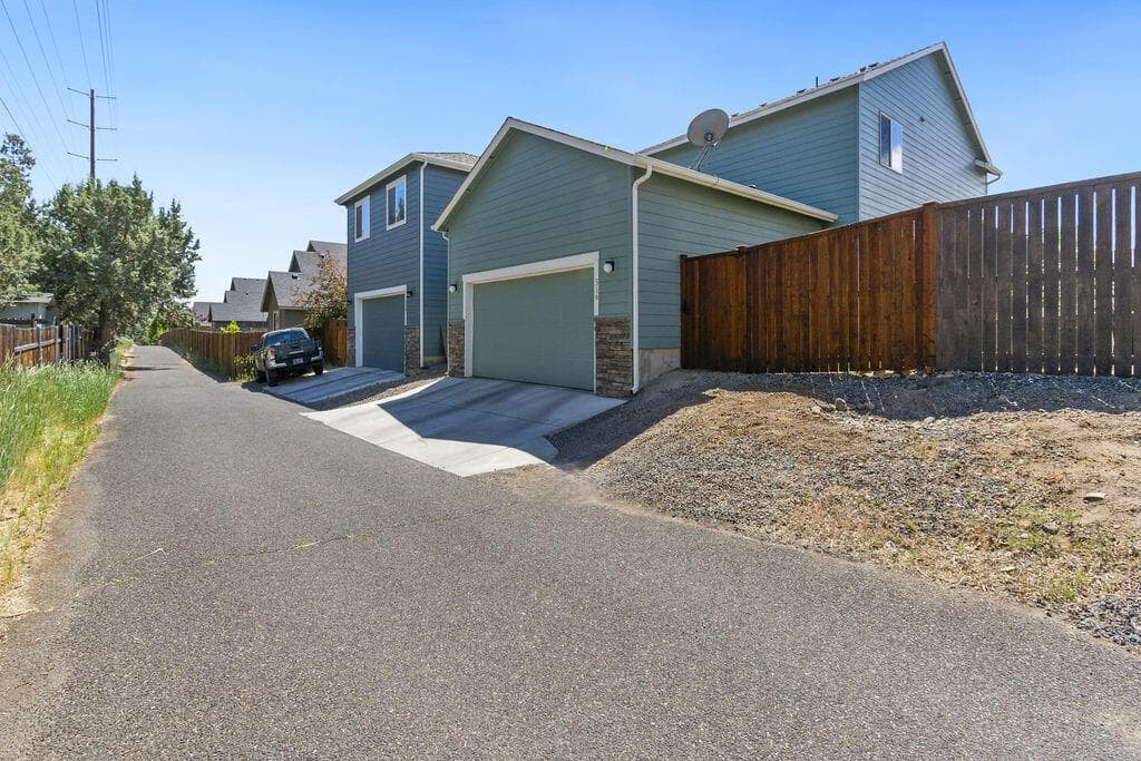 Photo of 516 SE Gleneden Place 54 of 54