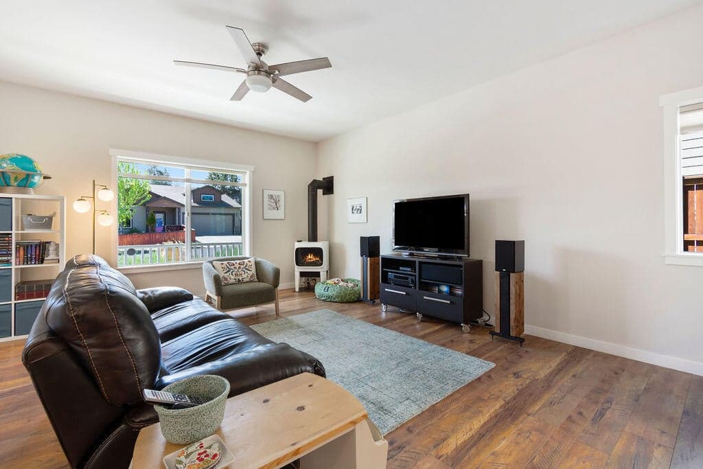 Photo of 516 SE Gleneden Place 13 of 54