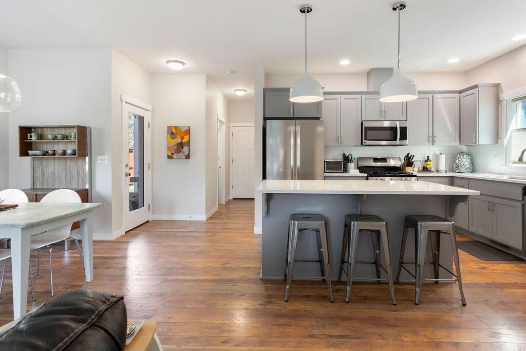 Photo of 516 SE Gleneden Place 15 of 54