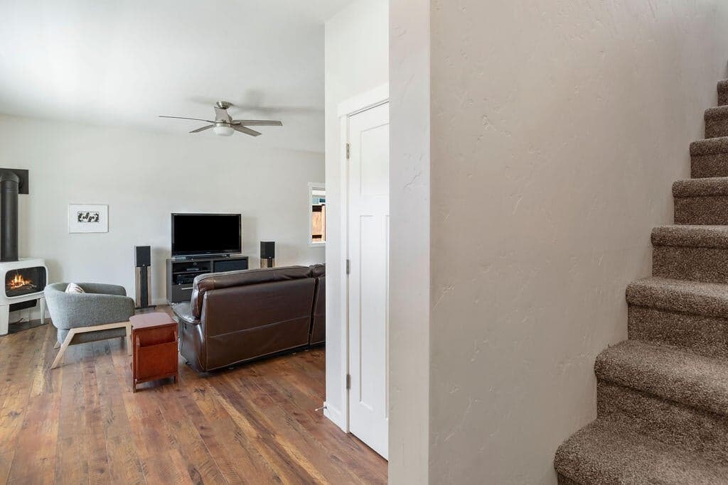 Photo of 516 SE Gleneden Place 32 of 54
