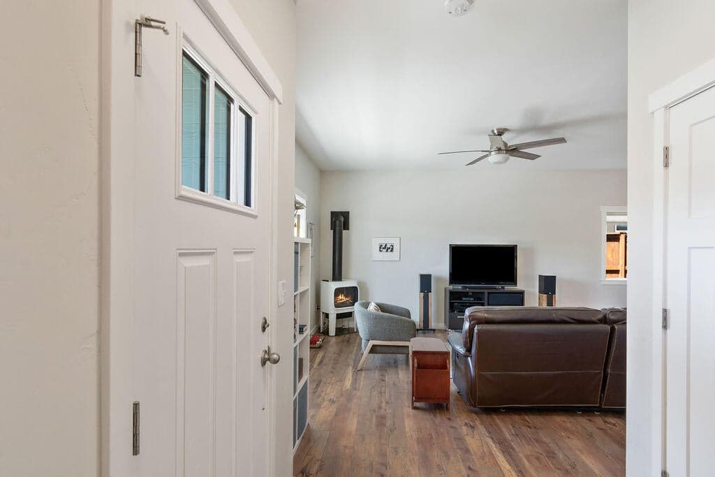 Photo of 516 Gleneden 5 of 54