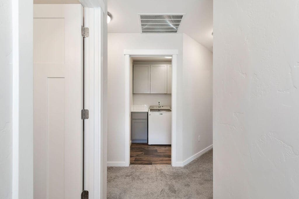 Photo of 516 SE Gleneden Place 33 of 54