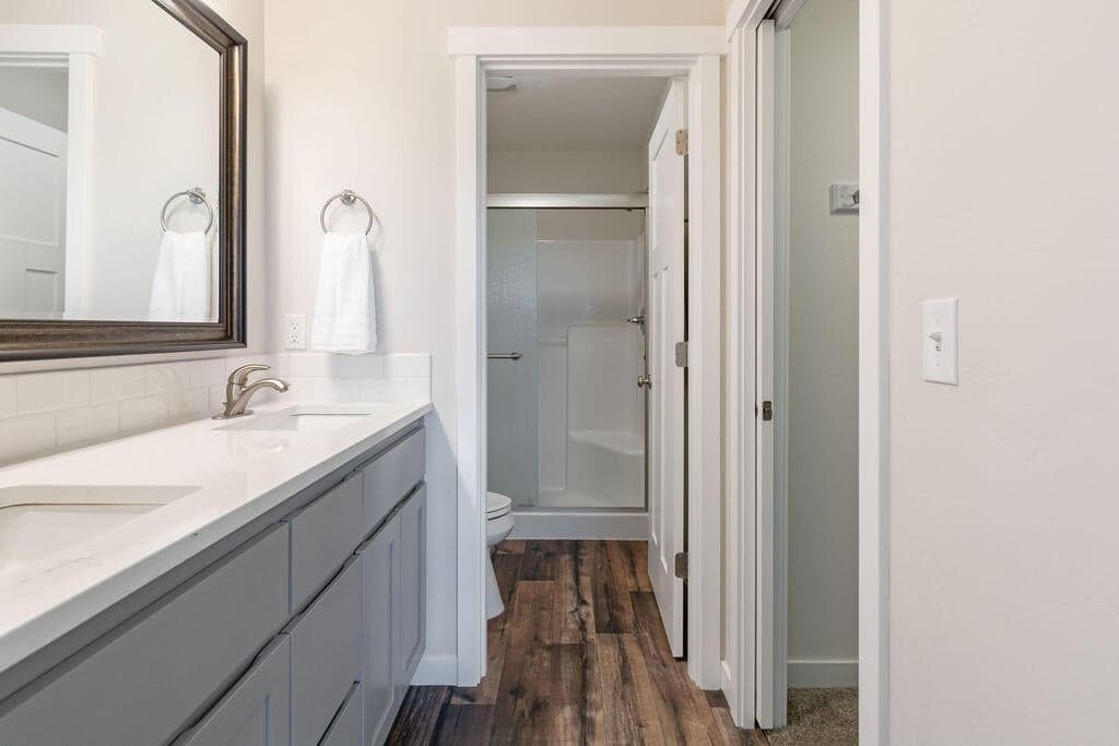 Walk-in shower glass doors