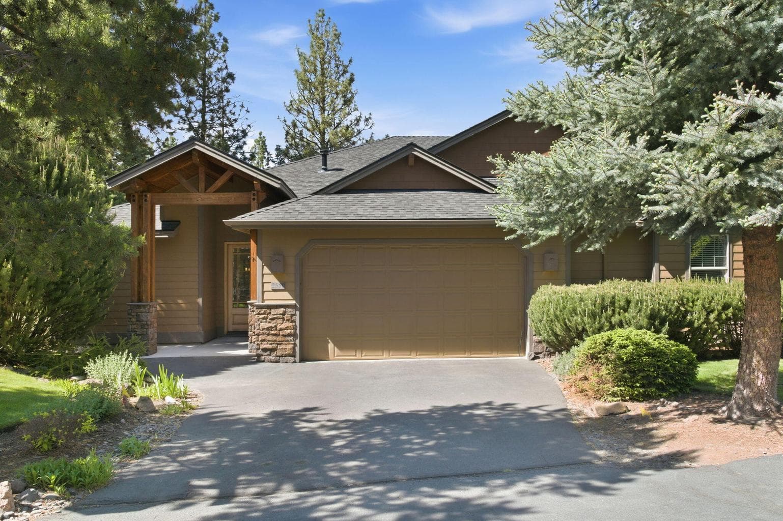 Photo of 2550 Locke 1 of 30