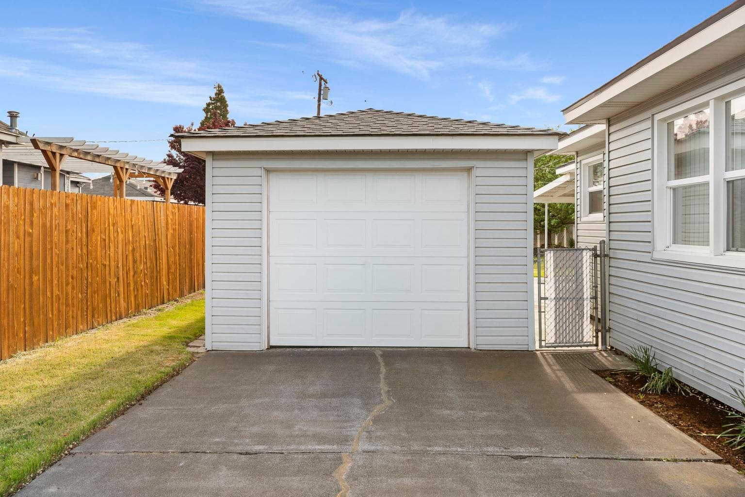 Detached garage