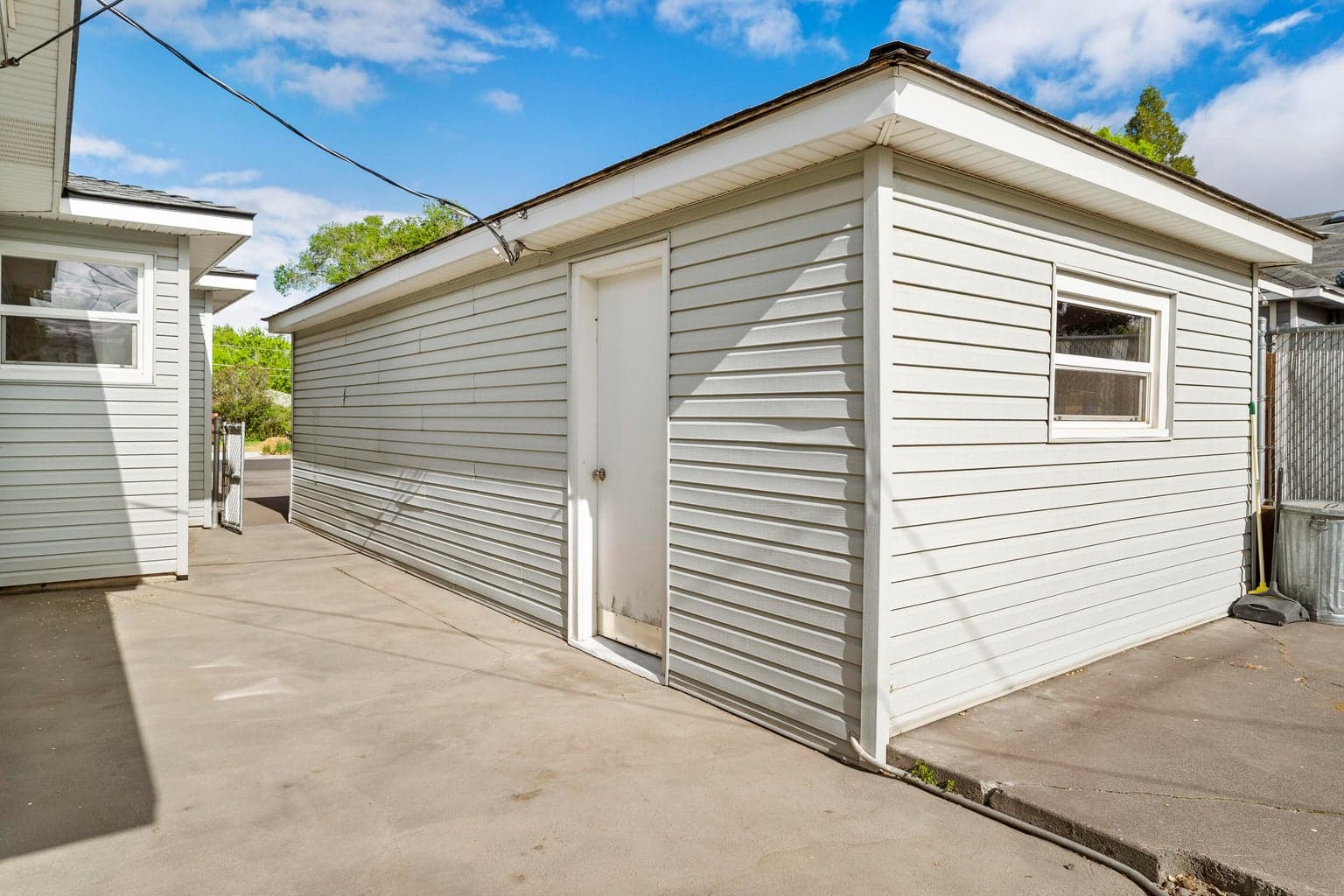 Detached garage
