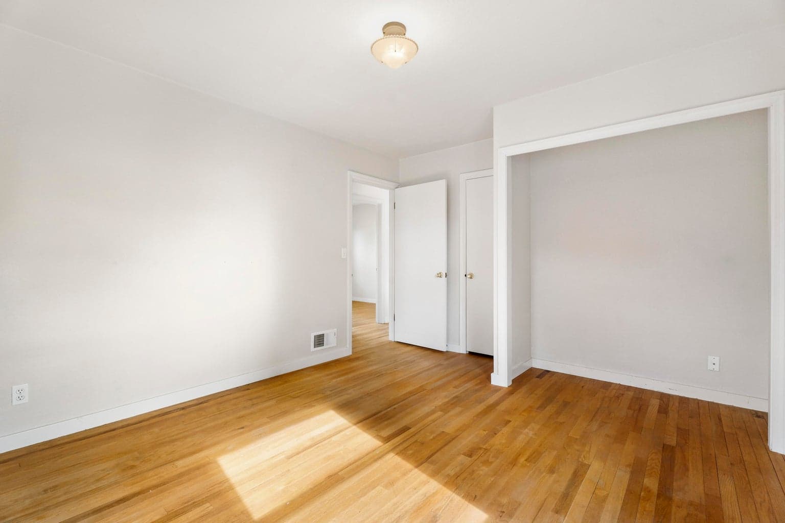 Photo of 946 SW 13th Street 29 of 48