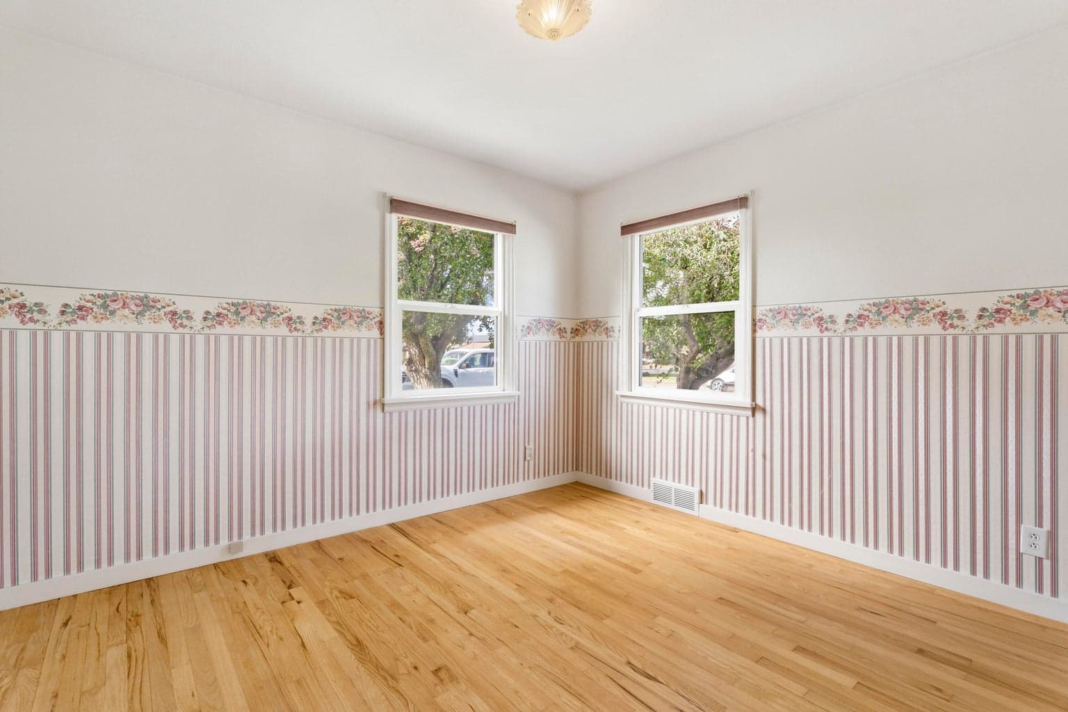 Photo of 946 SW 13th Street 32 of 48