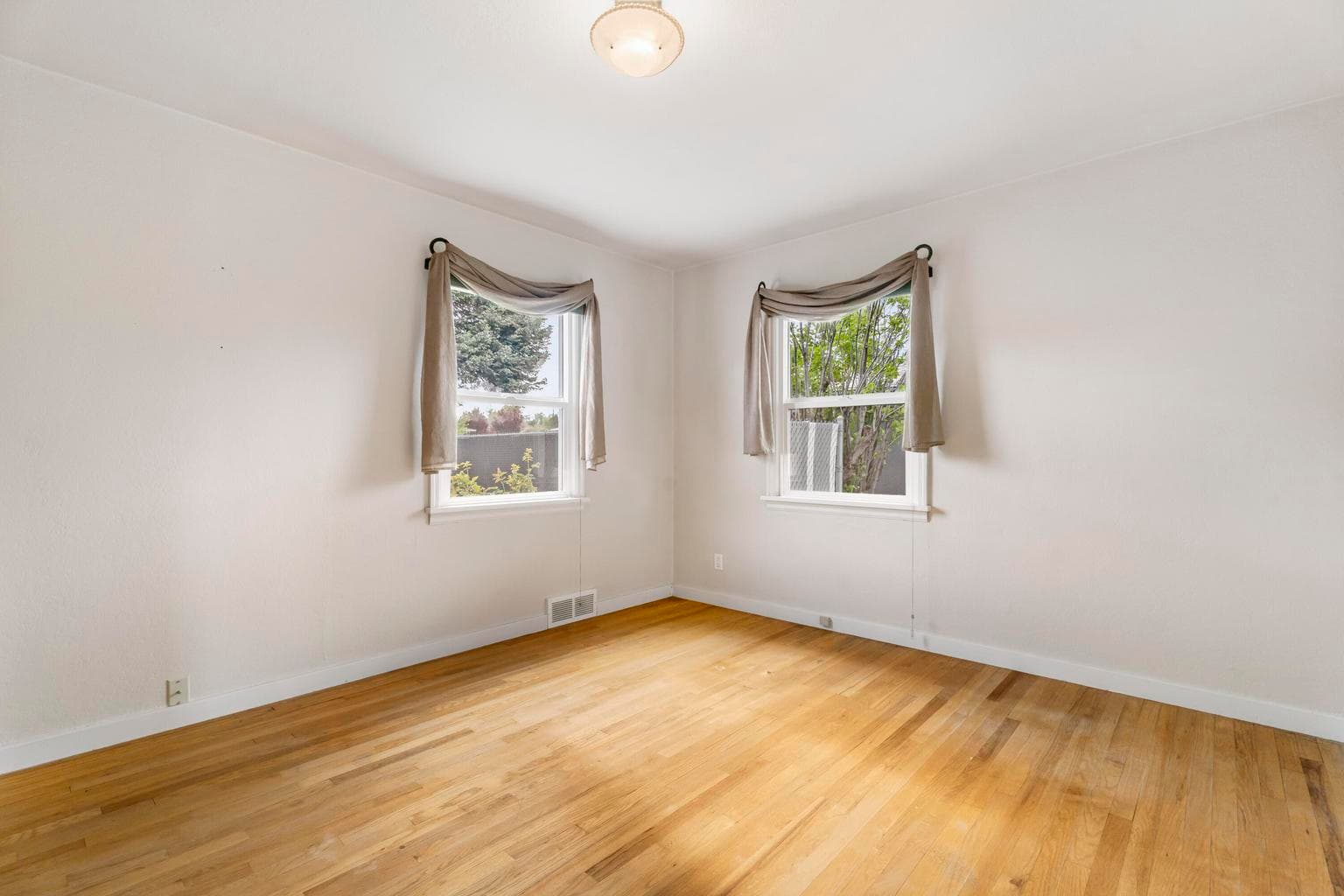 Photo of 946 SW 13th Street 28 of 48
