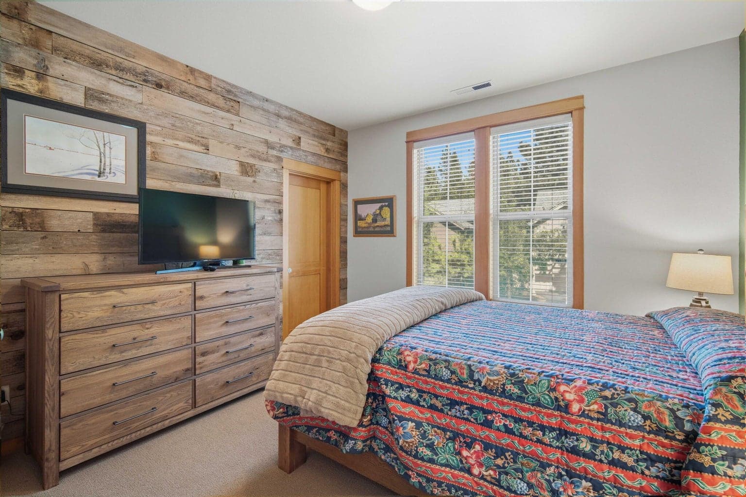 Photo of 57129 Evergreen Loop 10 of 59