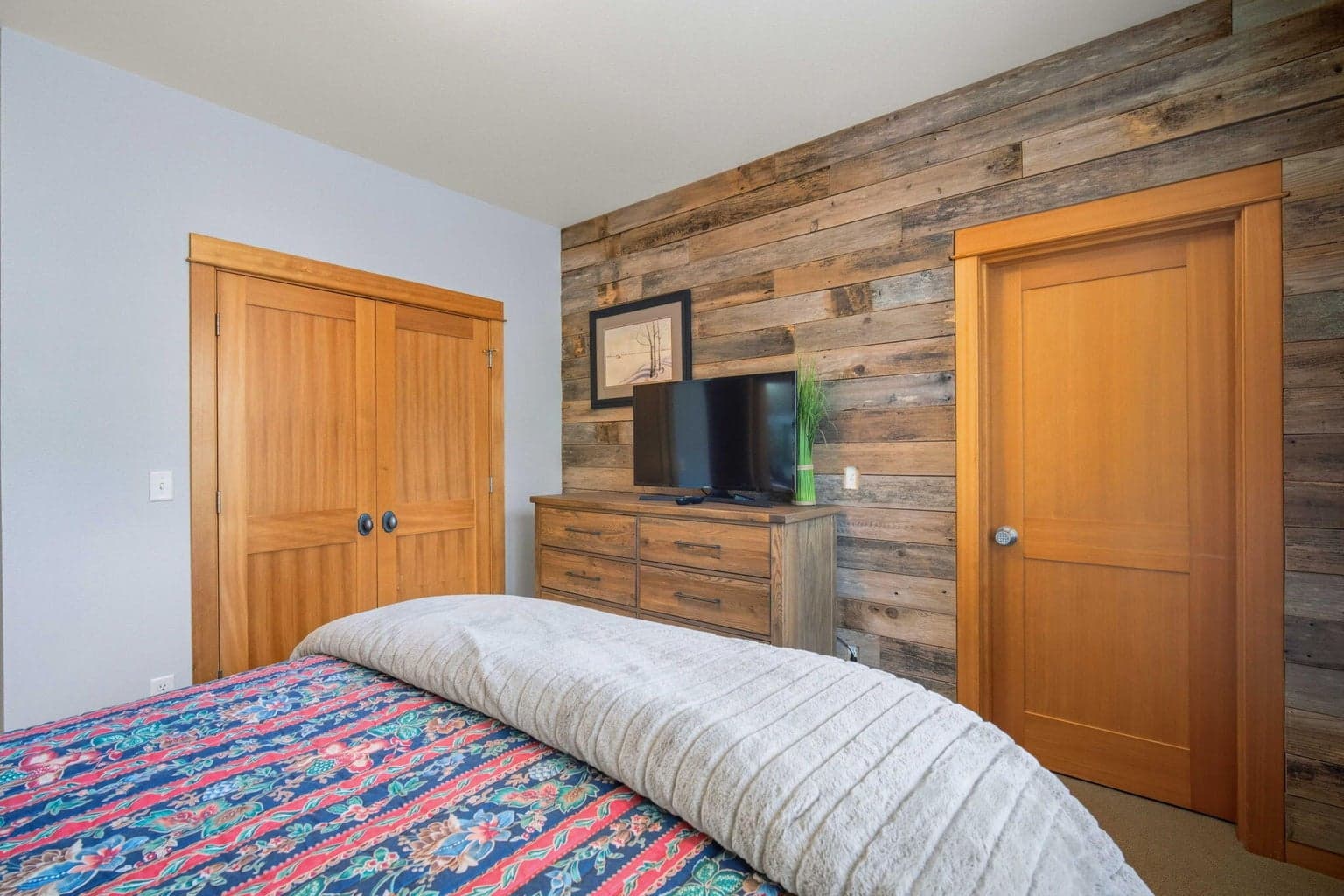 Photo of 57129 Evergreen Loop 32 of 59
