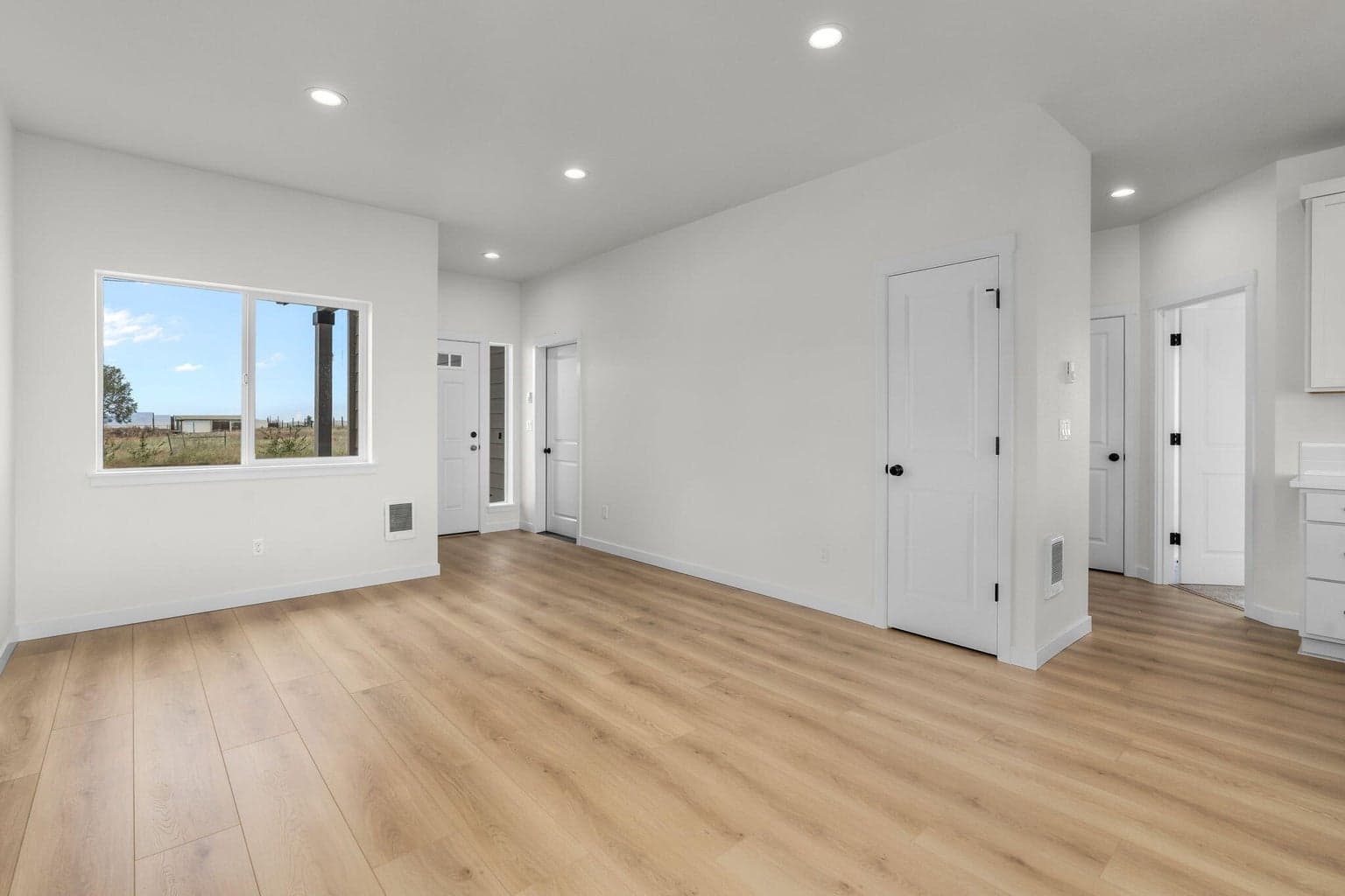 Photo of 512 SW 6th Street 11 of 26