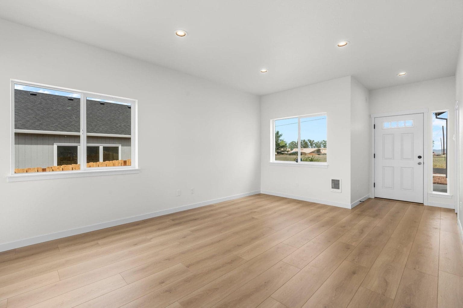Photo of 512 SW 6th Street 10 of 26