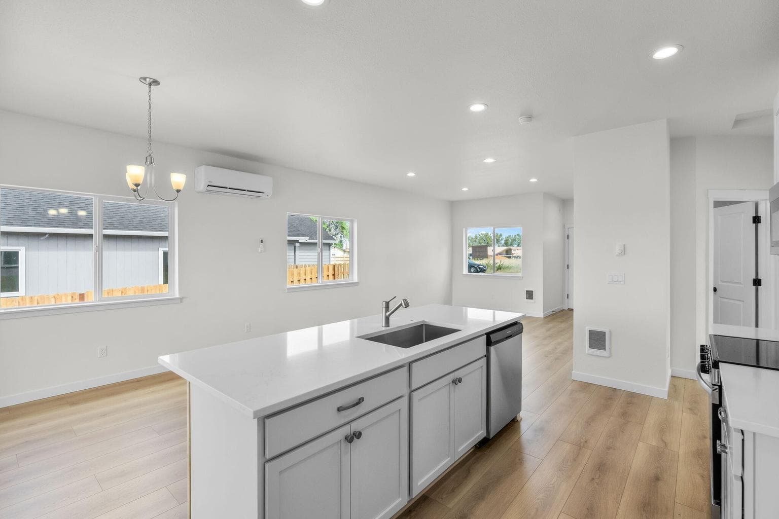Photo of 512 SW 6th Street 6 of 26