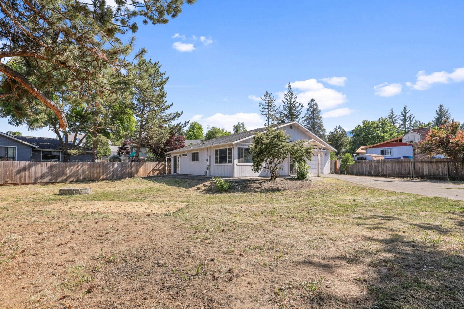 Photo of 540 Oak Knoll 1 of 20