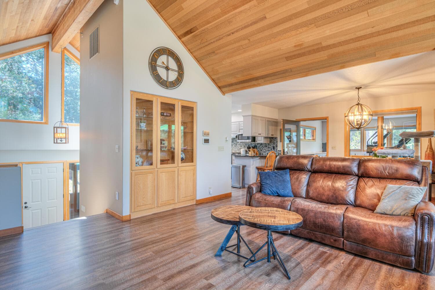 Photo of 57665 Aspen Lane 7 of 36