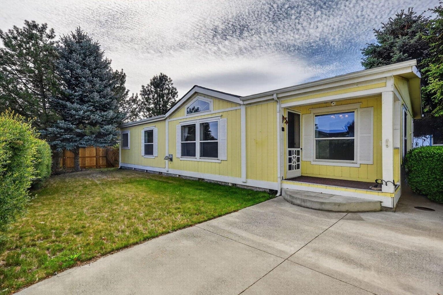 Photo of 826 Shoshone 1 of 38