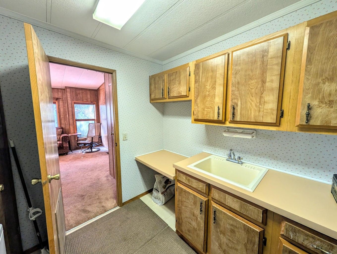 Laundry Room with utility sink