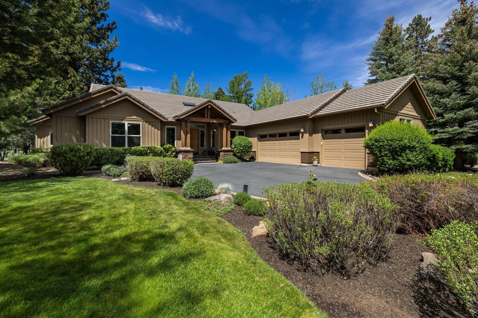 Set on a beautifully landscaped .42-acre homesite, this single-level Broken Top residence offers privacy, mature landscaping, and a peaceful 17th fairway setting.