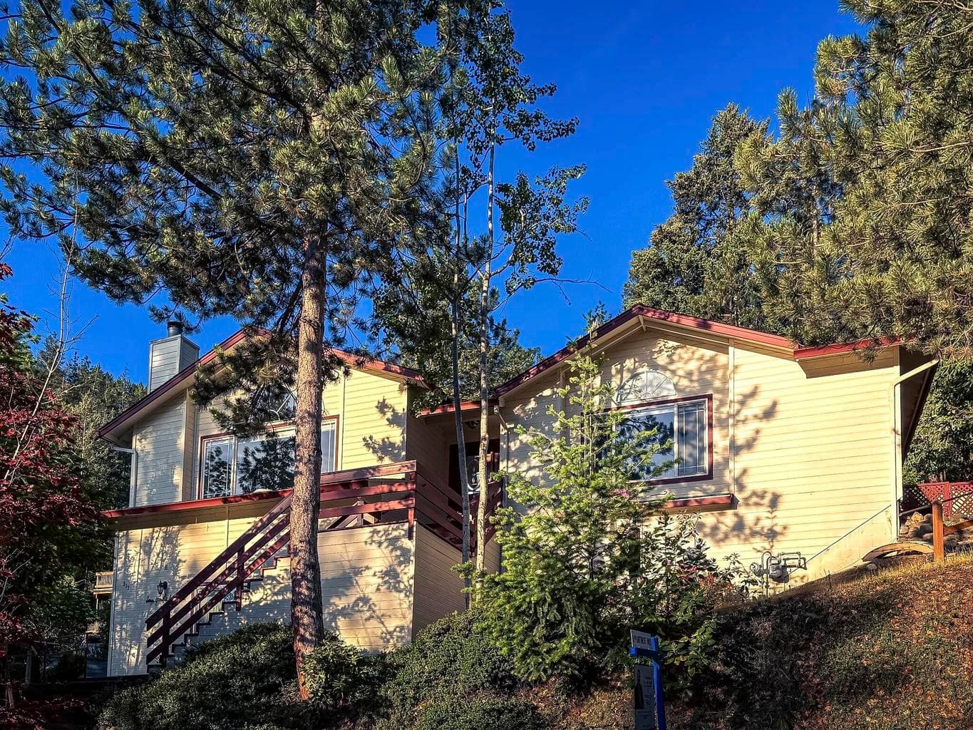 Photo of 932 Morton 1 of 40