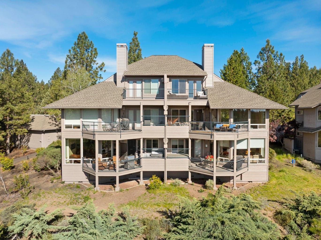 Photo of 19717 SW Mount Bachelor Drive 9 of 37