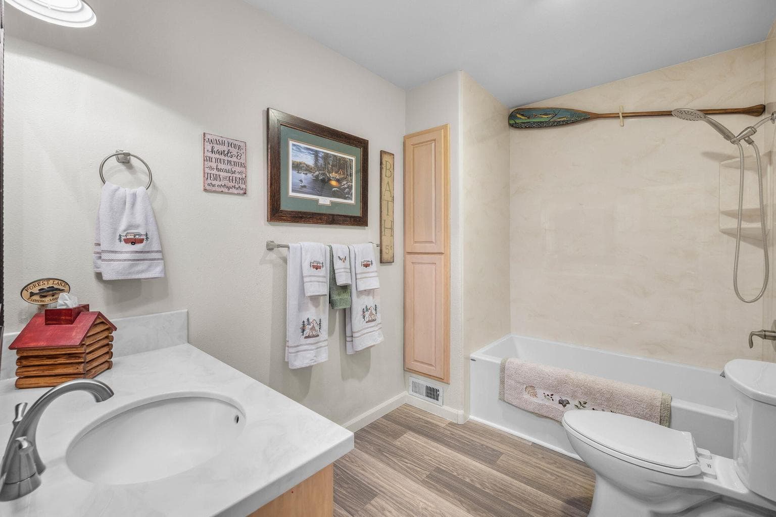 Upstairs 2 Guest Bath