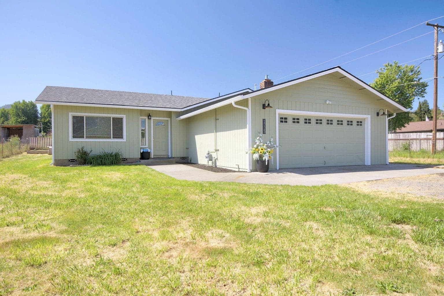 1225 Grandview