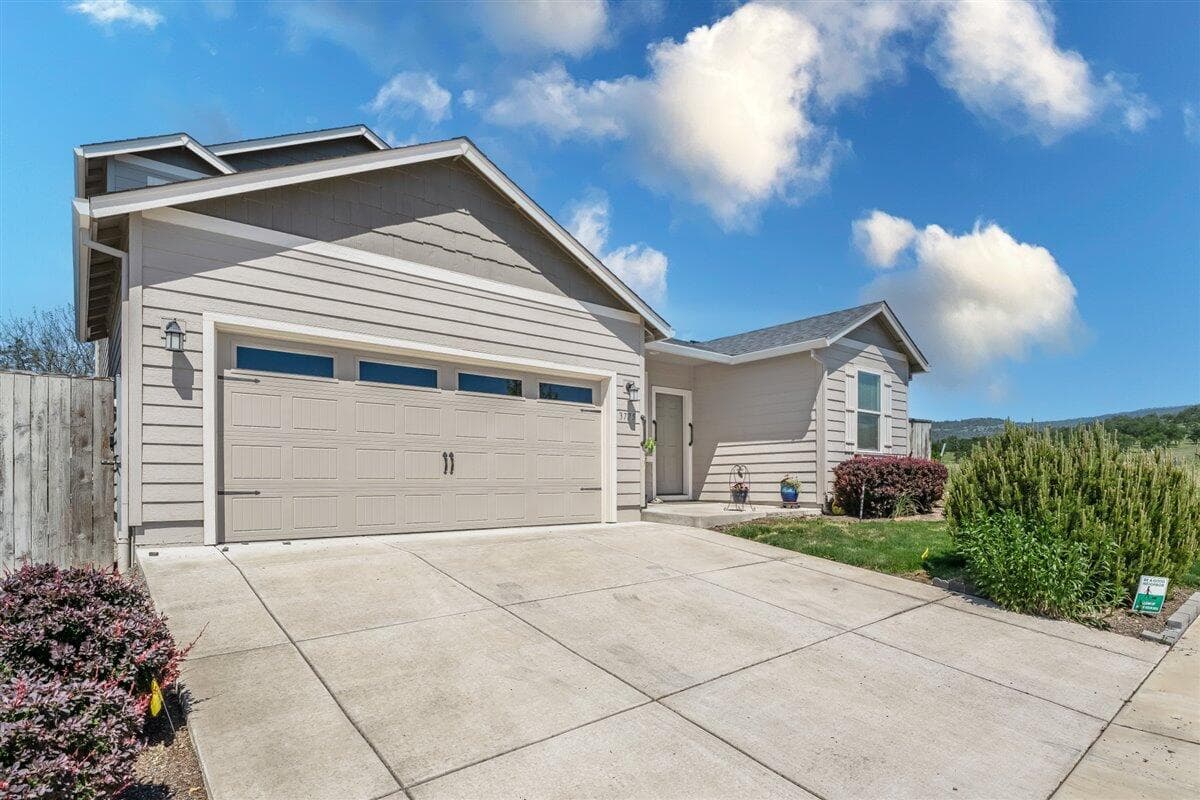 Photo of 3775 Sidney 2 of 42
