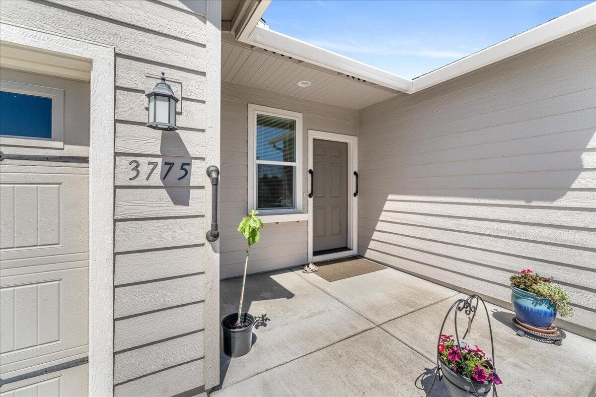 Photo of 3775 Sidney 3 of 42