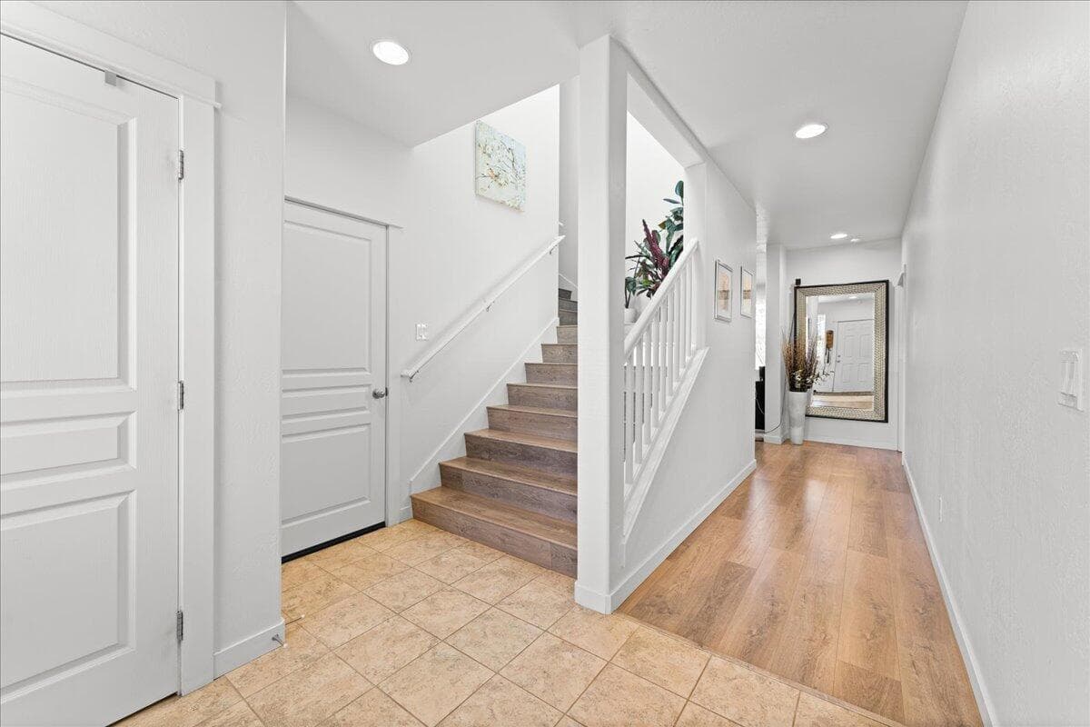 Photo of 3775 Sidney 4 of 42