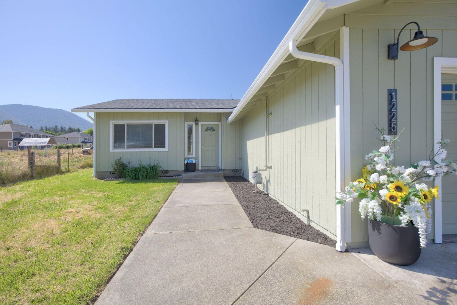 Photo of 1225 Grandview 2 of 23