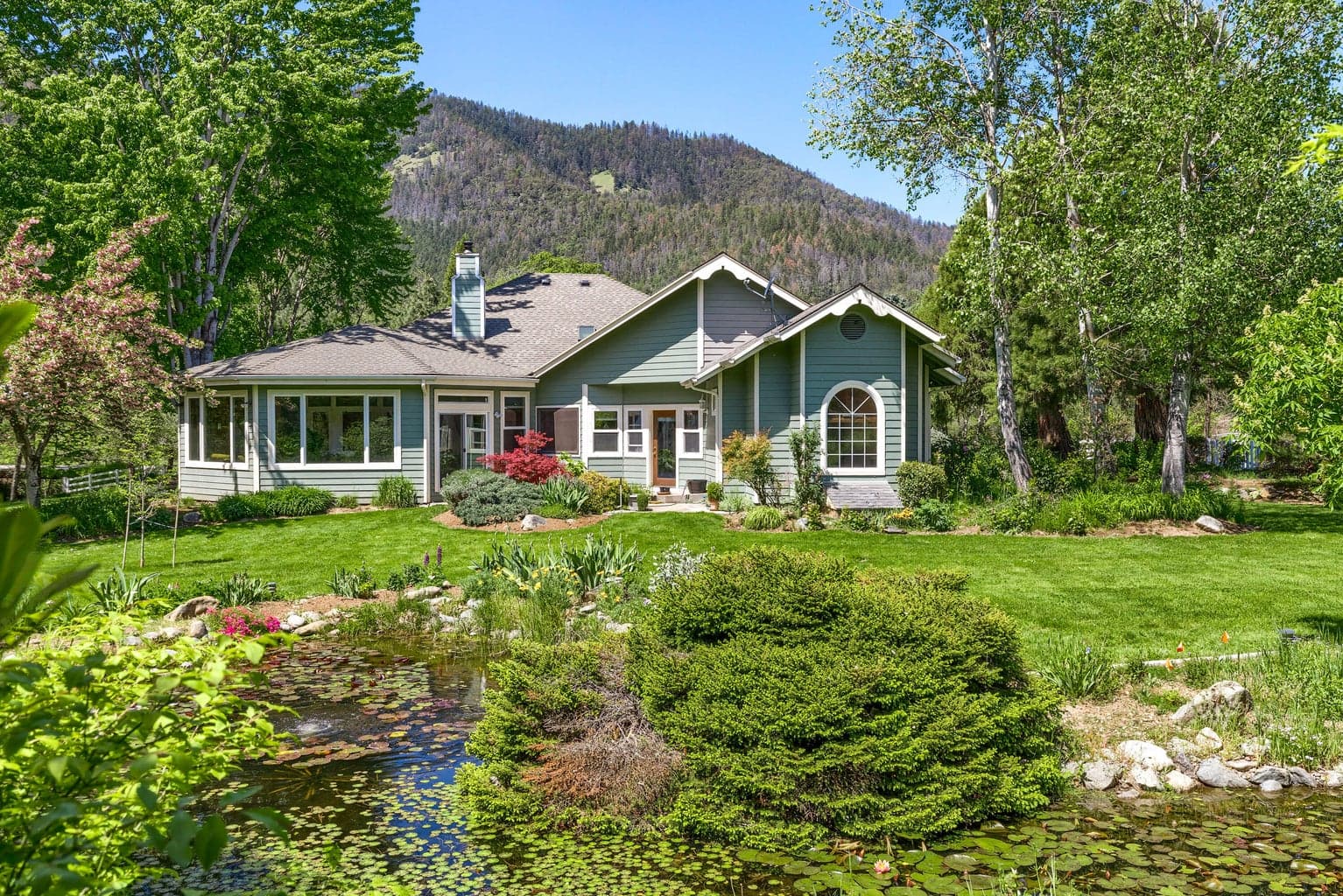 Photo of 4000 Little Applegate Road 3 of 47