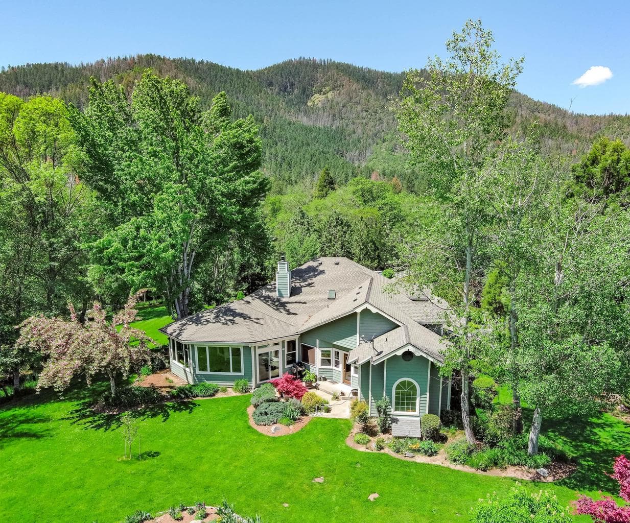 Photo of 4000 Little Applegate Road 1 of 47