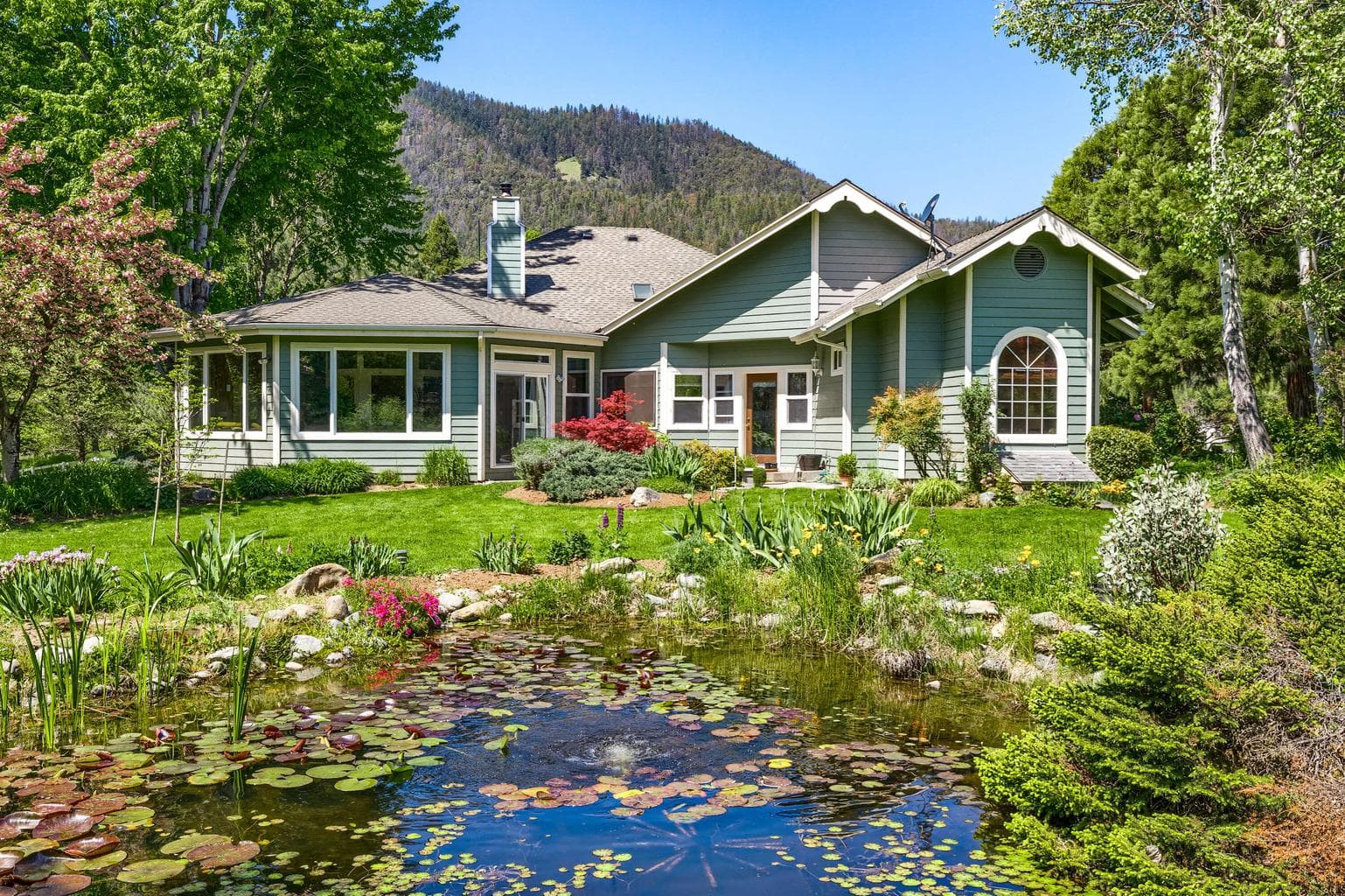 Photo of 4000 Little Applegate Road 4 of 47