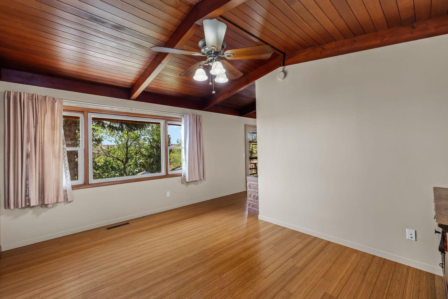 Photo of 176 SE Hillcrest Street 11 of 65