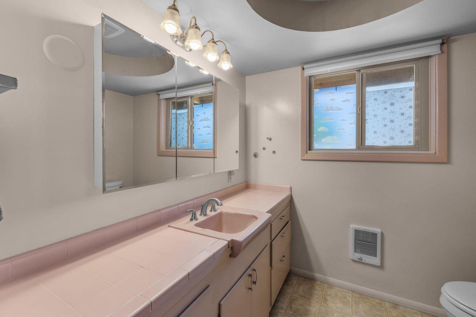Photo of 176 SE Hillcrest Street 19 of 65