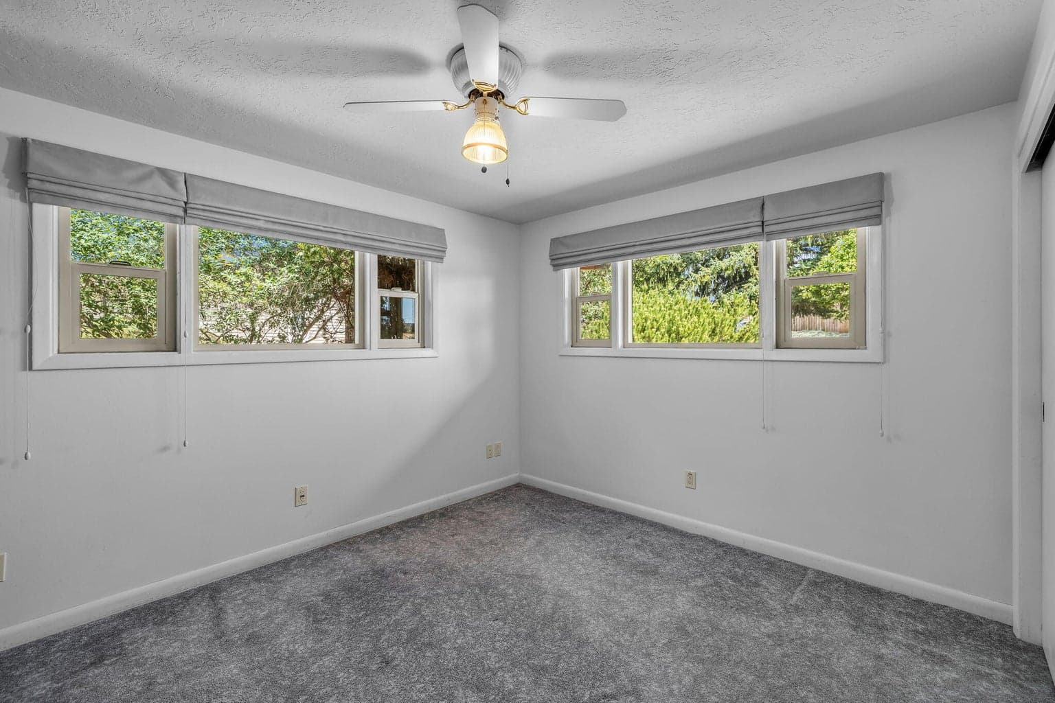 Photo of 176 SE Hillcrest Street 25 of 65