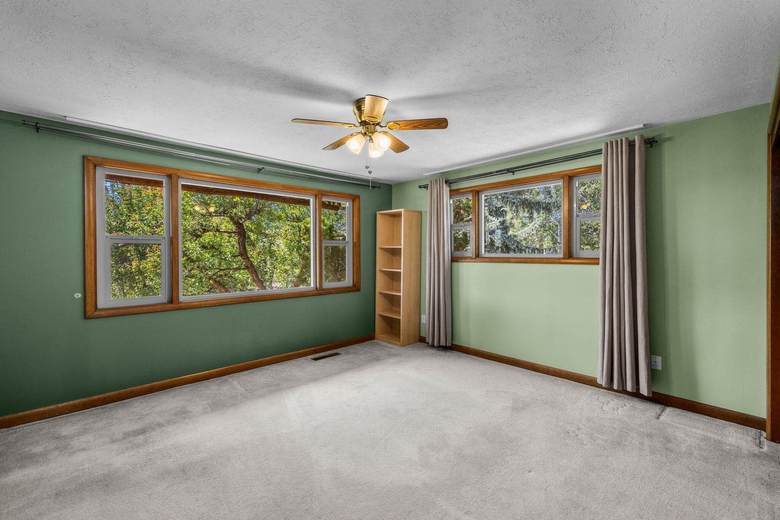 Photo of 176 SE Hillcrest Street 21 of 65