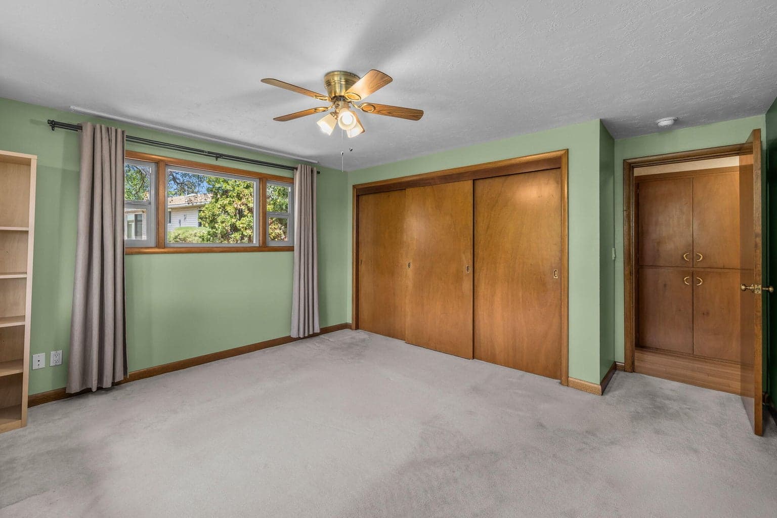 Photo of 176 SE Hillcrest Street 23 of 65