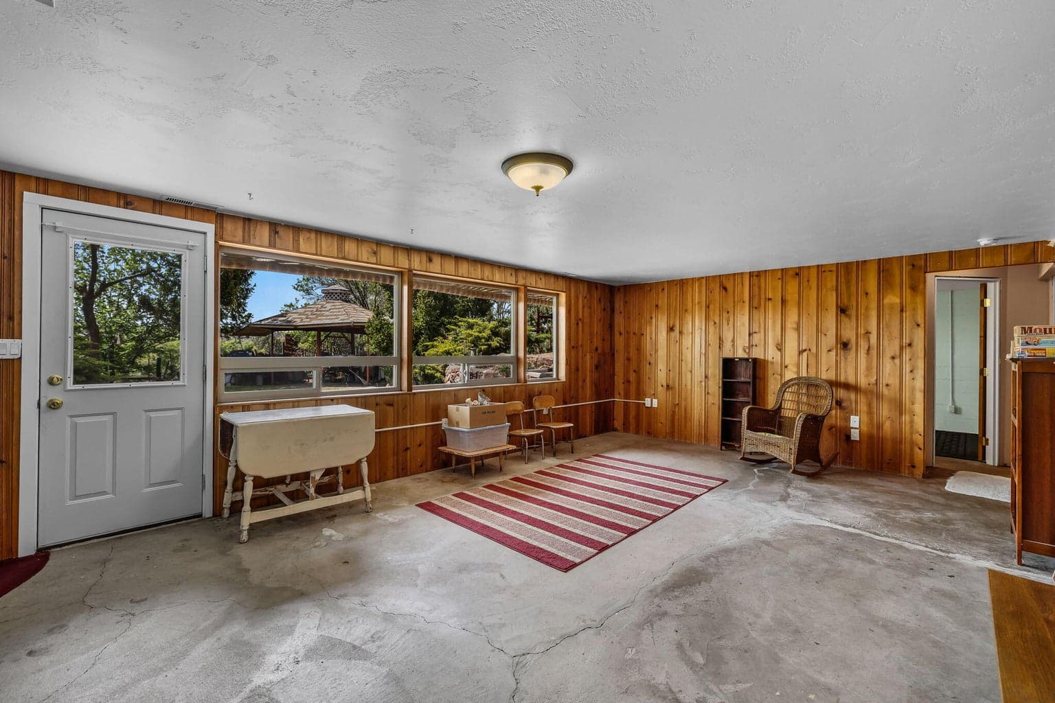 Photo of 176 SE Hillcrest Street 34 of 65