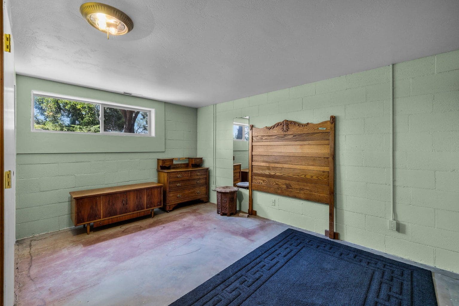 Photo of 176 SE Hillcrest Street 37 of 65