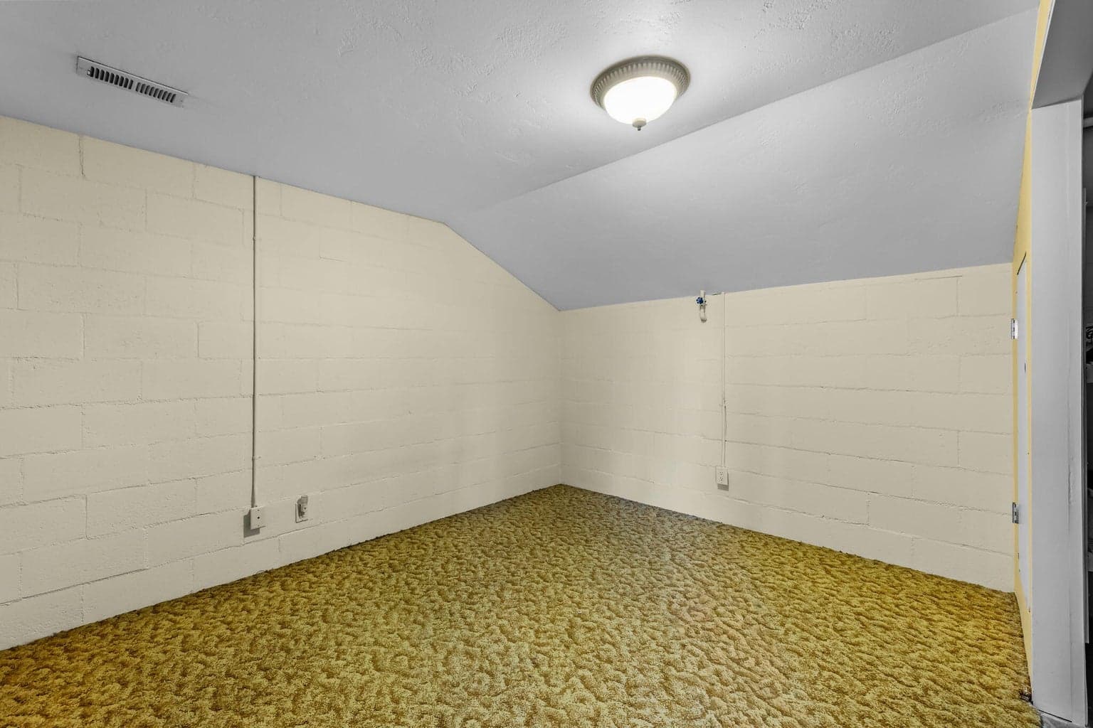 Photo of 176 SE Hillcrest Street 39 of 65