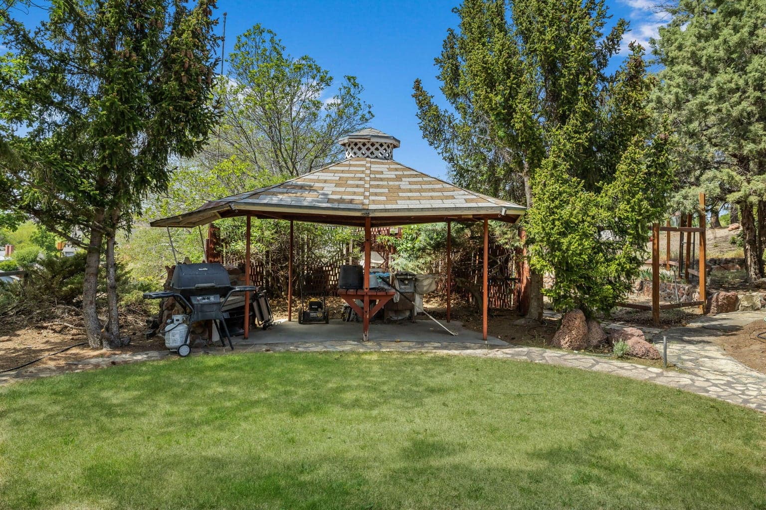 Photo of 176 SE Hillcrest Street 54 of 65