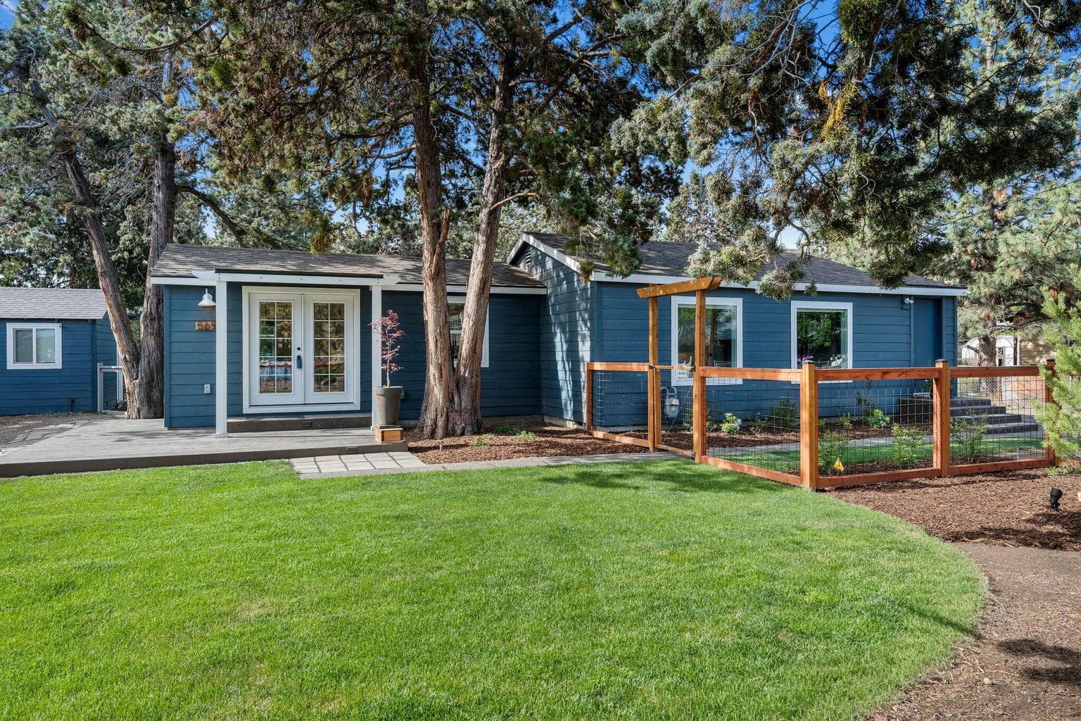Photo of 565 SE Woodland Boulevard 7 of 43