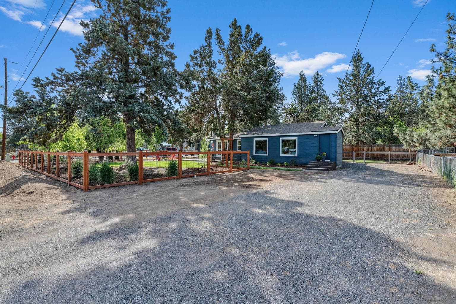 Photo of 565 SE Woodland Boulevard 9 of 43