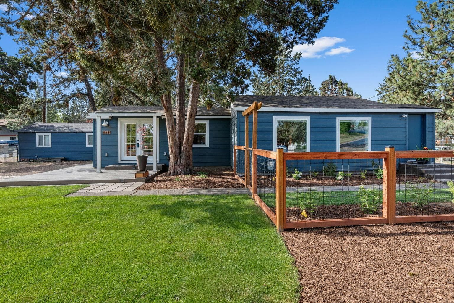 Photo of 565 SE Woodland Boulevard 25 of 43