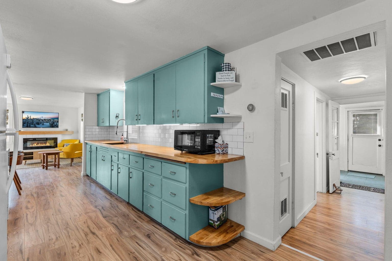 Photo of 565 SE Woodland Boulevard 16 of 43