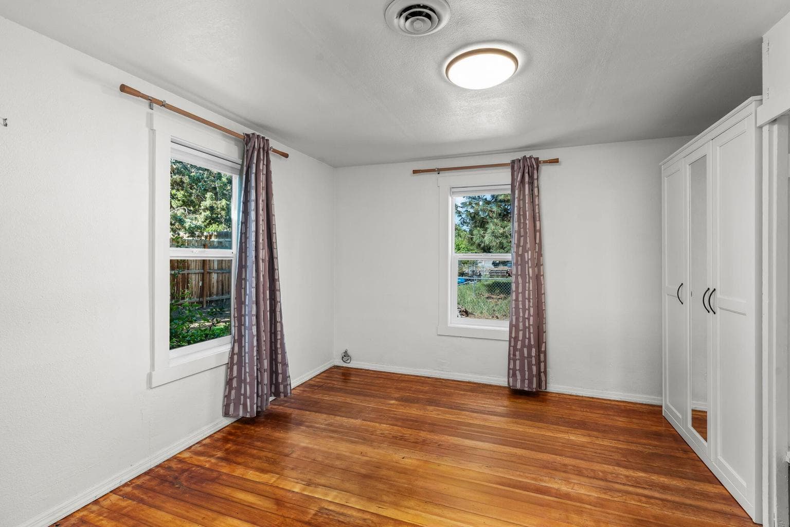 Photo of 565 SE Woodland Boulevard 29 of 43